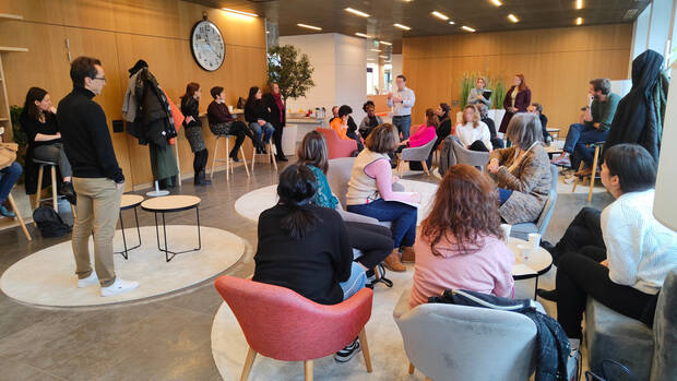 Photo d'entrepreneurs pendant le Café des entrepreneurs à Courbevoie