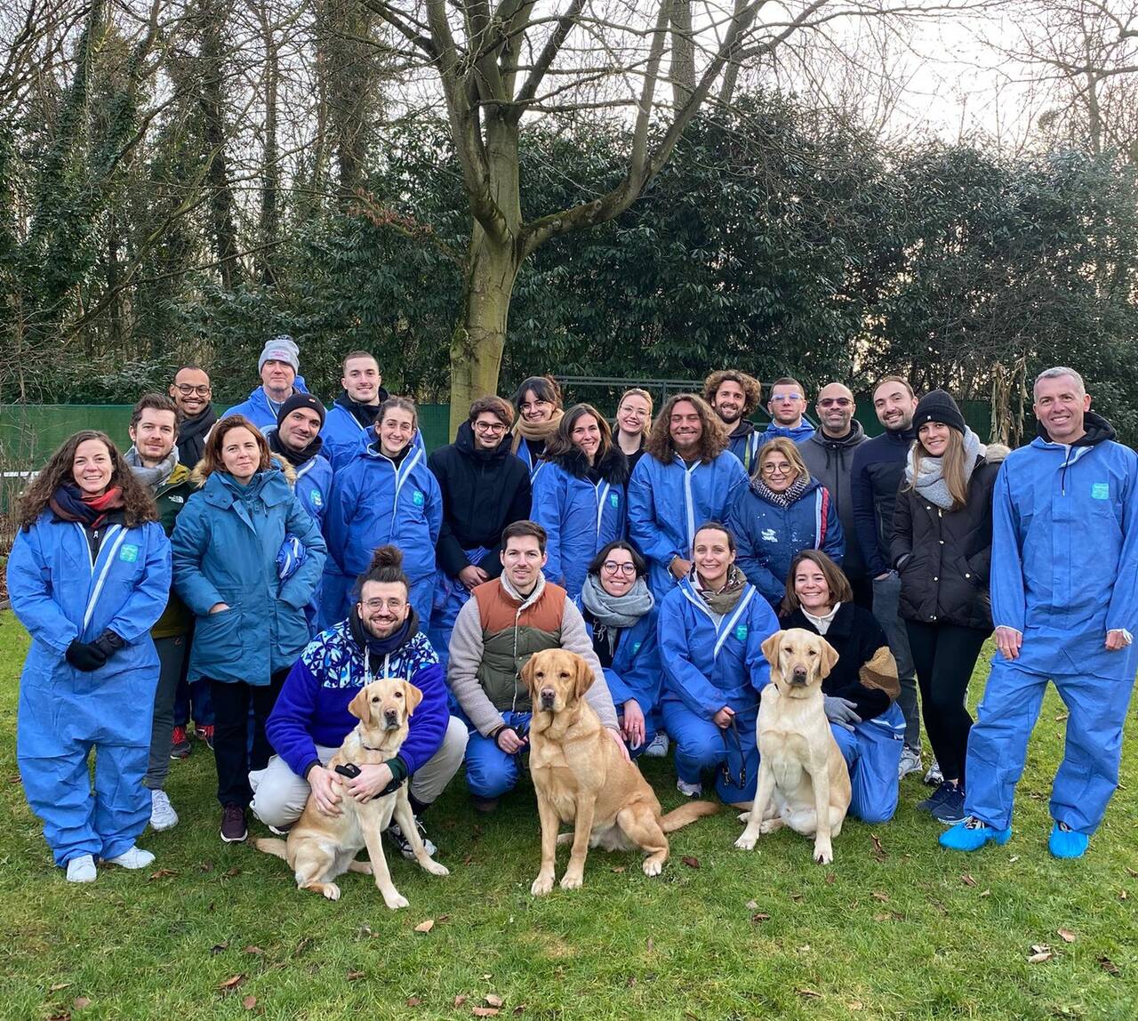 amgen_days Photo de groupe des collaborateurs d'Amgen France pendant une action solidaire